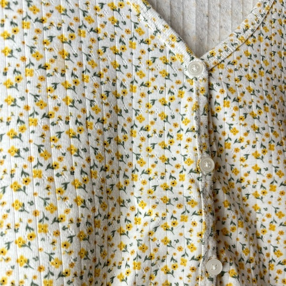 Bluenotes Foral Top - Picture 2 of 2